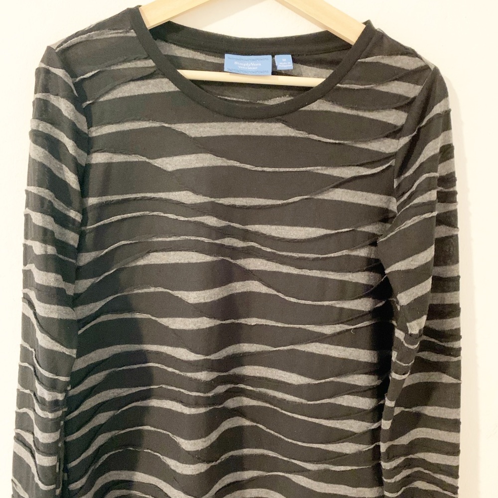 SimplyVera Black and Gray Tee Lo g Sleeve S Medium